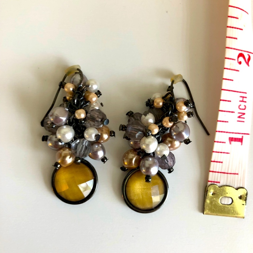 💗Champagne colored center stone with beads below